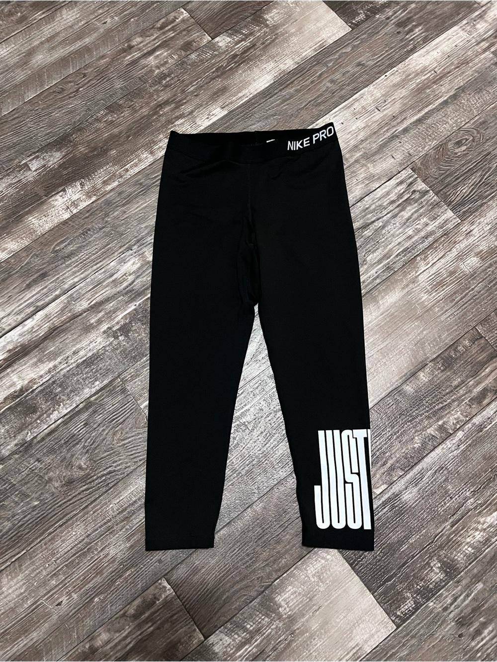 Nike Pro ' Black Cropped Leggings - 'Just Do It' Graphic L